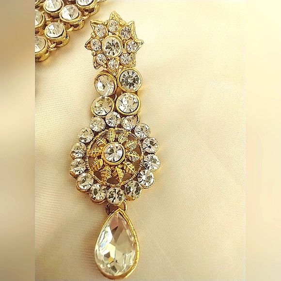 Necklace Set Gold Tone Crystal jewelry Set - Picture 5 of 12